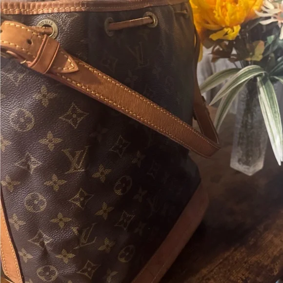 Luxury Brown Designer Bucket Bag - Picture 5 of 6